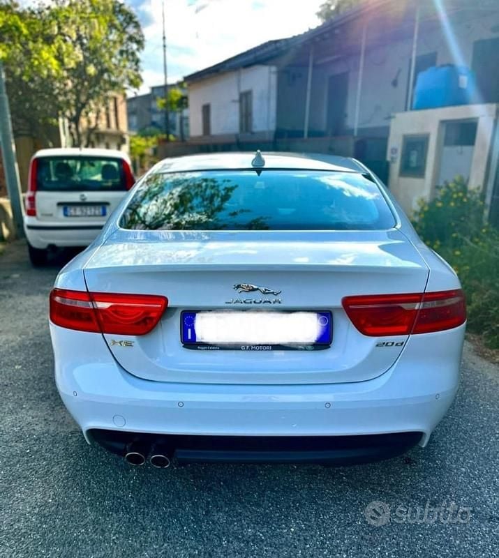 Usata Jaguar XE 180 CV (132 kW) 2018 Bianco Berlina