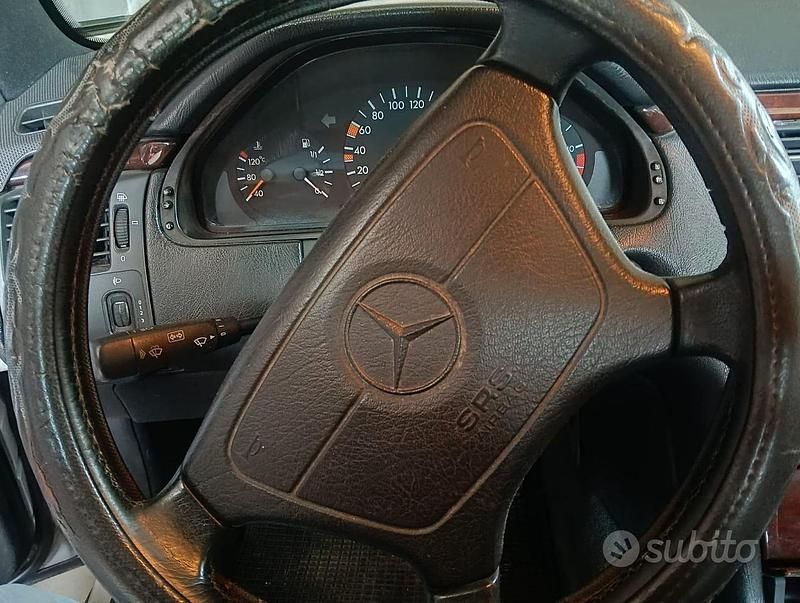 Usata Mercedes E300 1996 Grigio Berlina