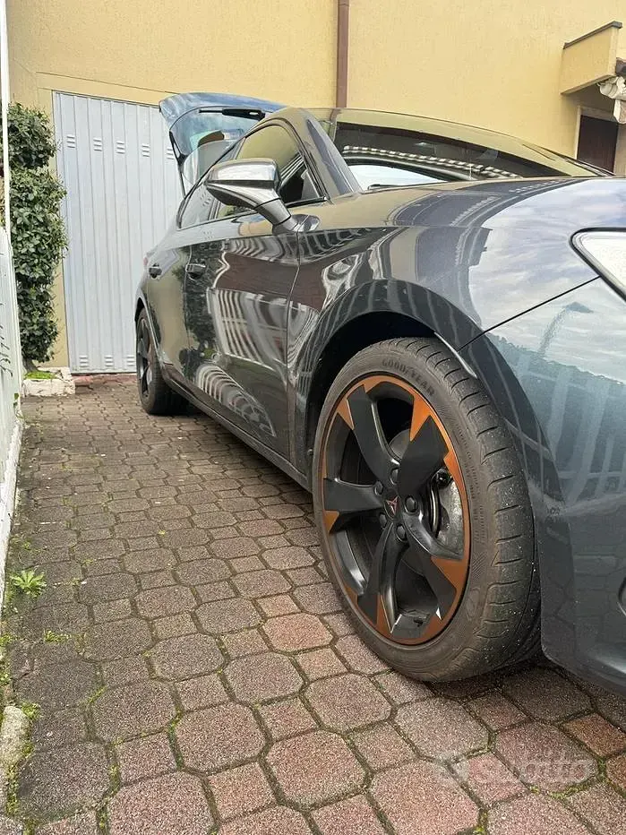Usata Cupra Leon 150 CV (110 kW) 2023 Grigio Berlina