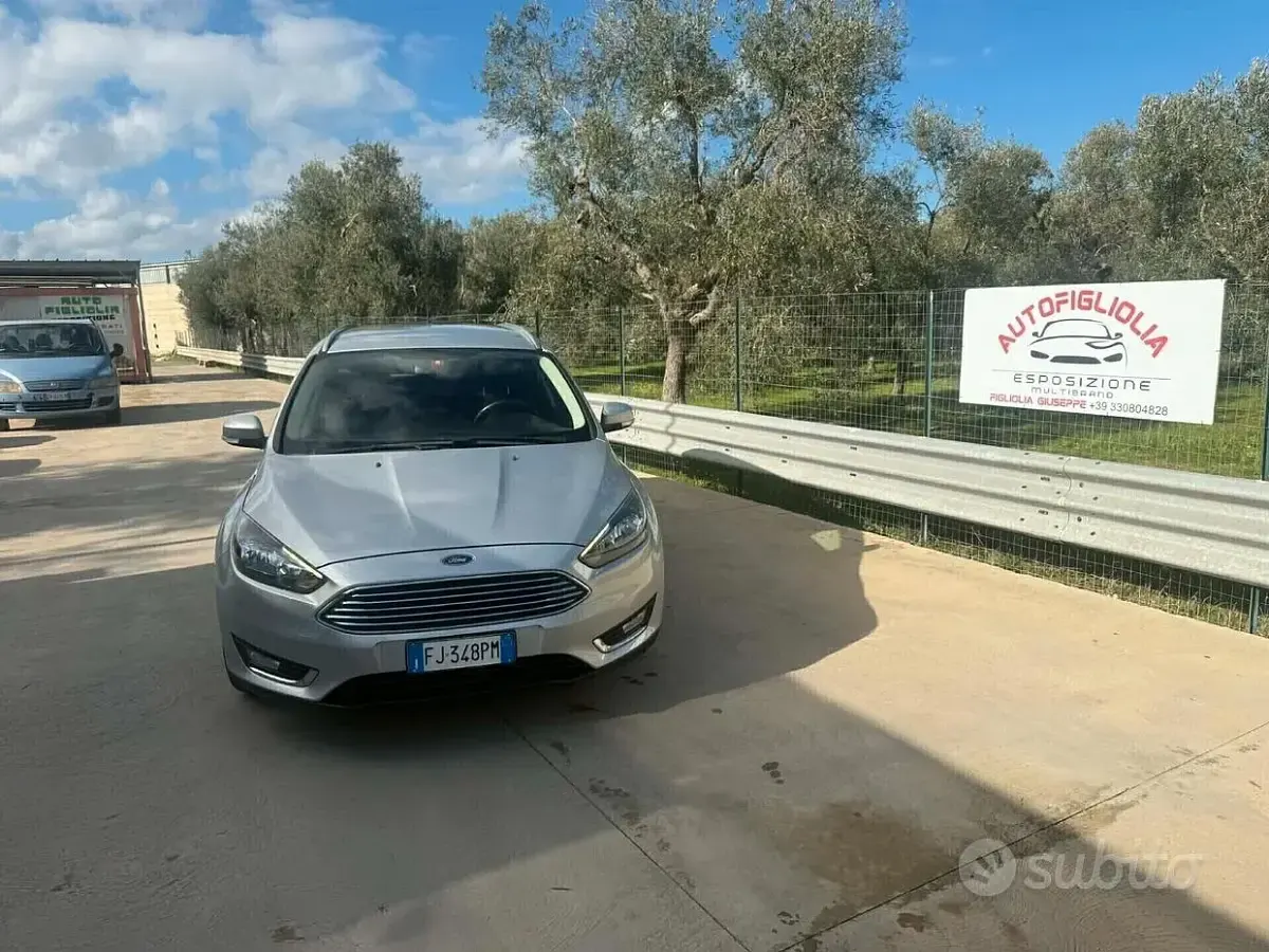 Usata Ford Focus Titanium 120 CV (88 kW) 2017 Grigio Station wagon