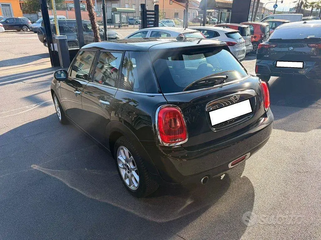 Usata Mini Cooper D 116 CV (85 kW) 2016 Nero Utilitaria