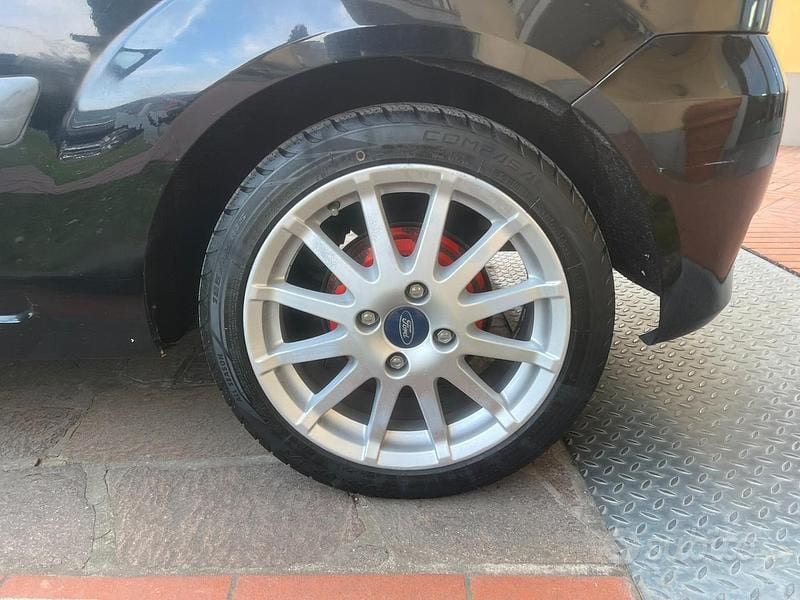 Usata Ford Fiesta S 90 CV (66 kW) 2006 Nero Utilitaria