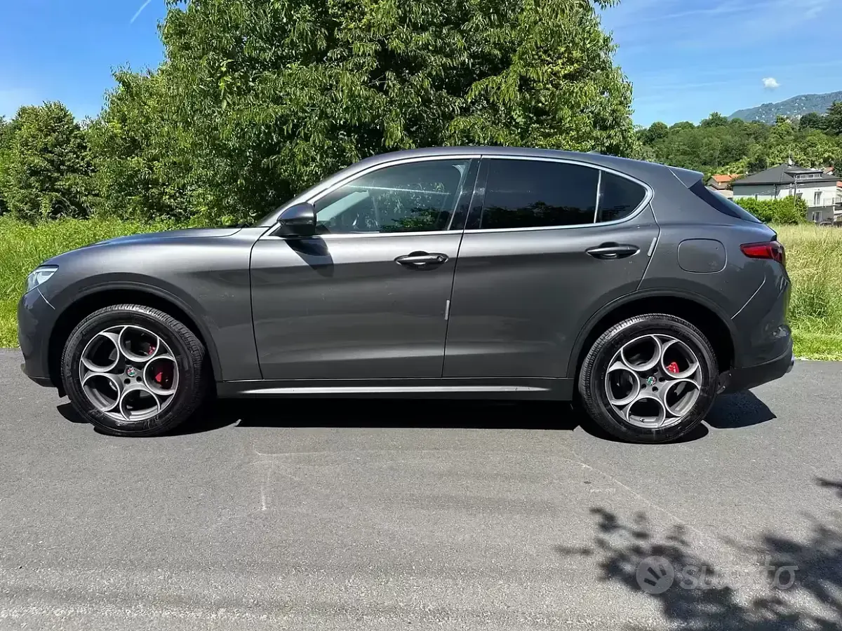 Usata Alfa Romeo Stelvio Executive 210 CV (154 kW) 2017 Grigio SUV