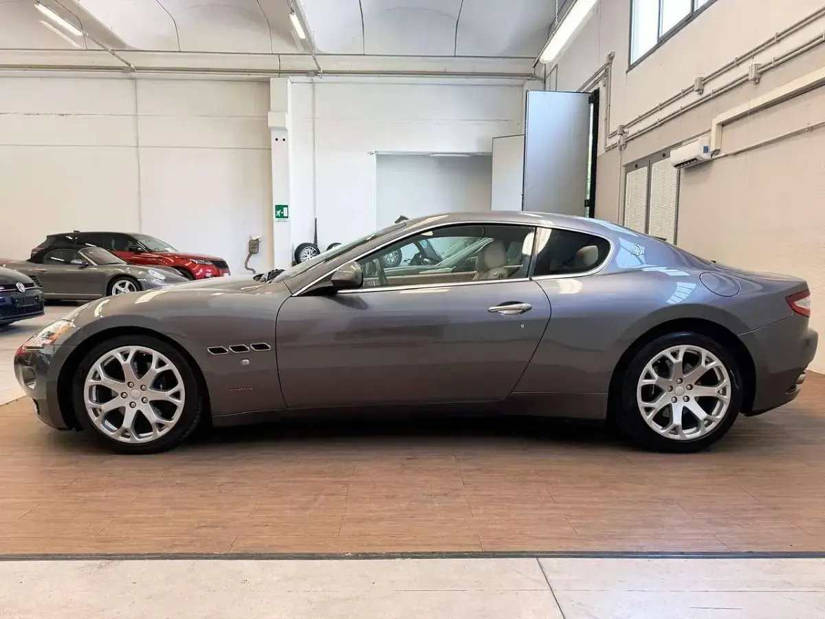 Usata Maserati Granturismo 405 CV (297 kW) 2008 Grigio Coupé