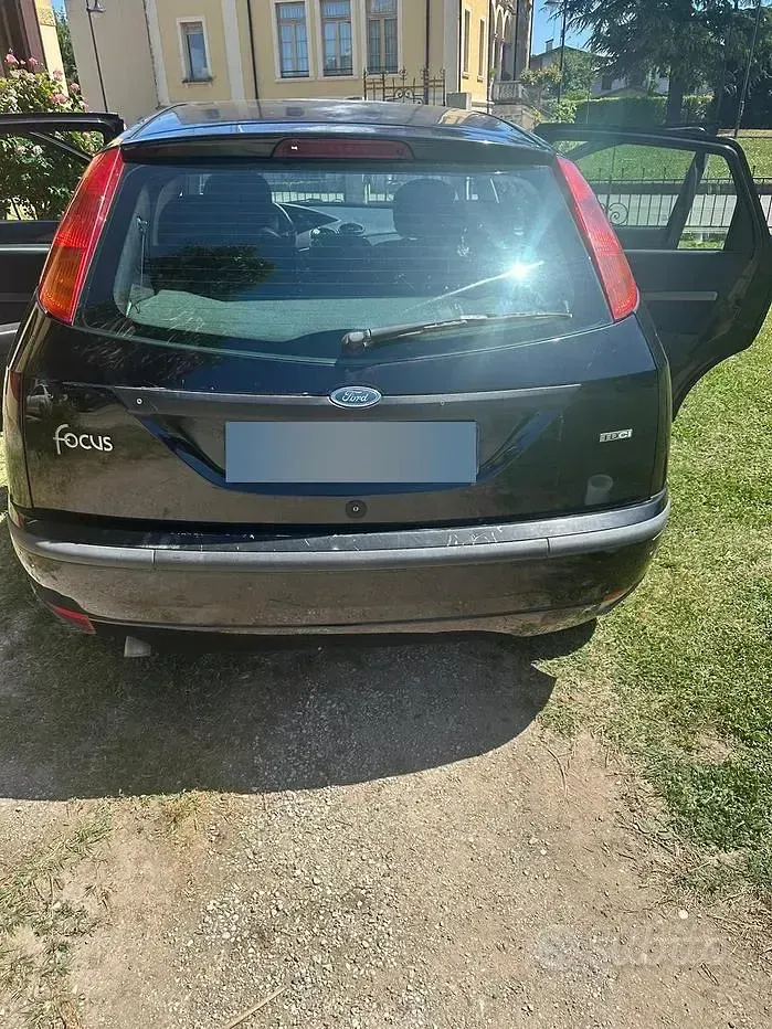 Usata Ford Focus 100 CV (73 kW) 2004 Nero Berlina