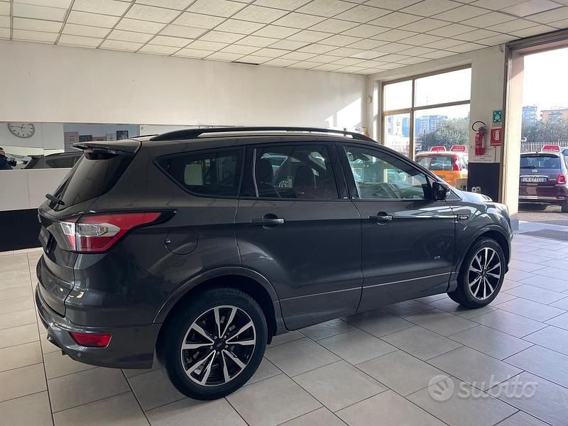 Usata Ford Kuga ST-Line 150 CV (110 kW) 2018 Grigio SUV