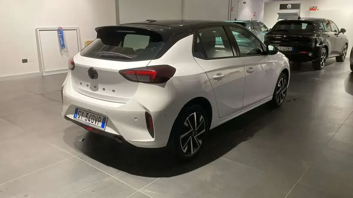 Usata Opel Corsa 101 CV (74 kW) 2025 Bianco Utilitaria