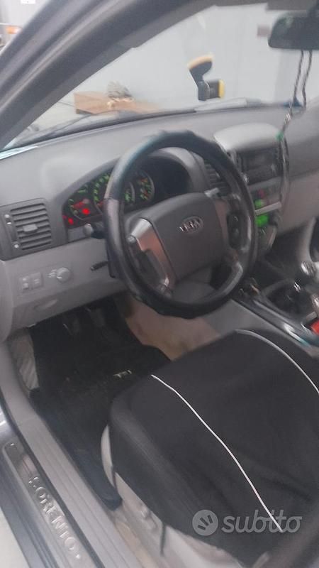 Usata Kia Sorento Active 170 CV (125 kW) 2006 Grigio SUV