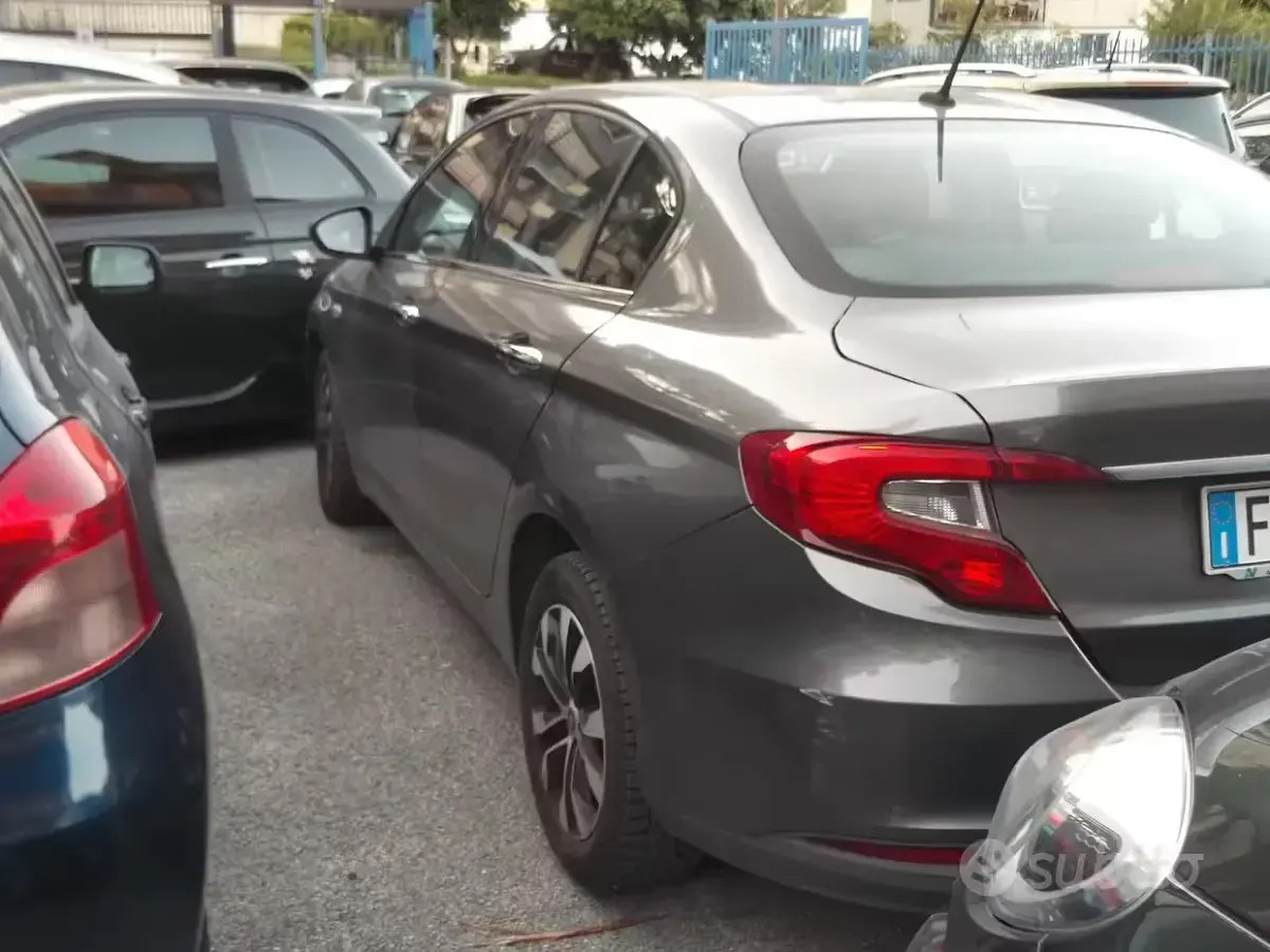 Usata Fiat Tipo Opening Edition 120 CV (88 kW) 2016 Grigio Berlina