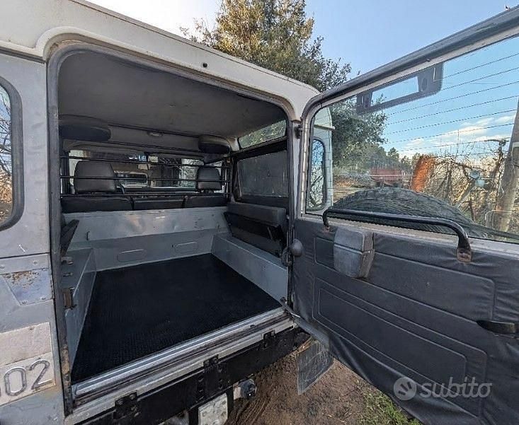 Usata Land Rover Defender 109 CV (80 kW) 1991 SUV