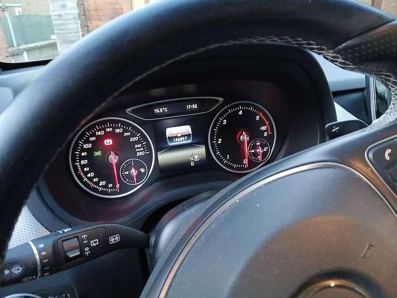 Usata Mercedes B180 109 CV (80 kW) 2016 Bianco Monovolume