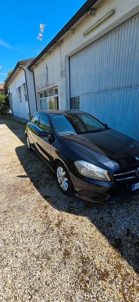 Usata Mercedes A180 Executive 109 CV (80 kW) 2014 Nero Utilitaria