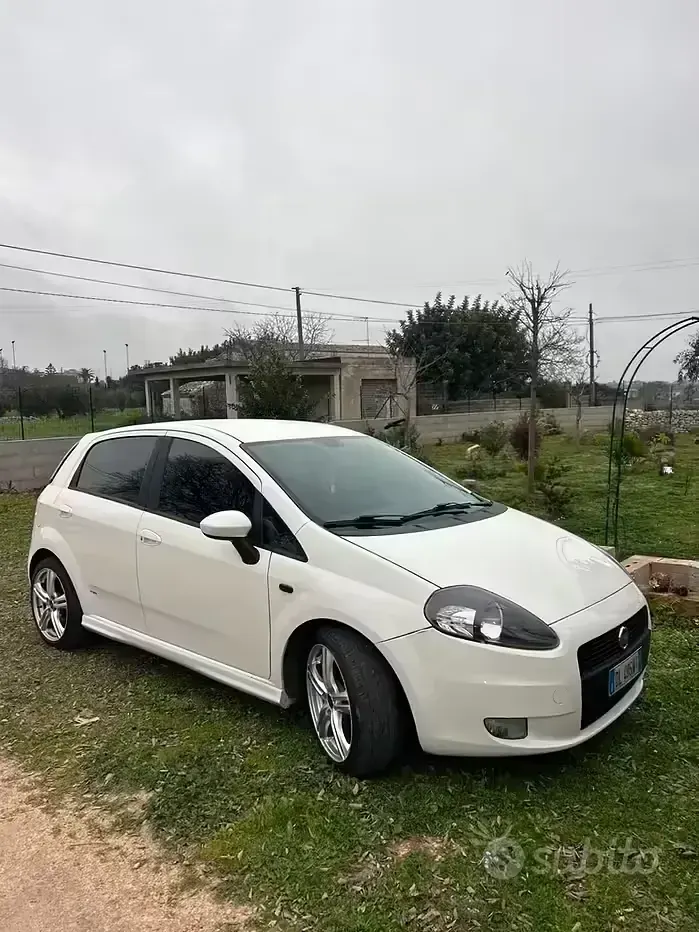 Usata Fiat Grande Punto 131 CV (96 kW) 2007 Bianco Utilitaria