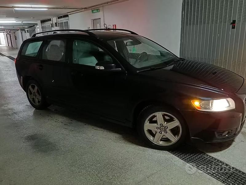 Usata Volvo V50 Kinetic 136 CV (100 kW) 2008 Nero Station wagon