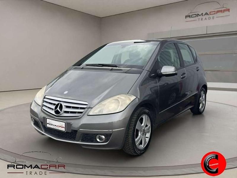 Grigio Usata 2009 Mercedes A180 Avantgarde Tre volumi | 3480 € (Buon prezzo) - Immagine 1/4