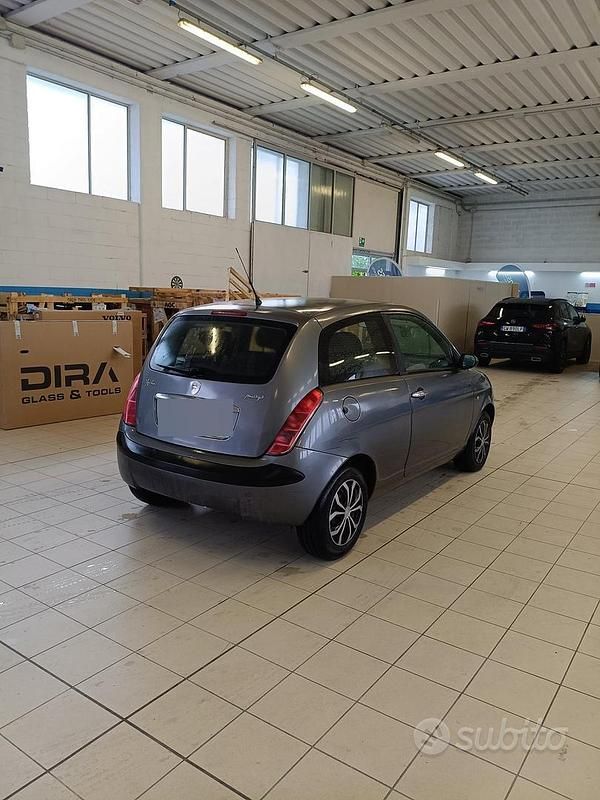 Usata Lancia Ypsilon 70 CV (51 kW) 2005 Utilitaria