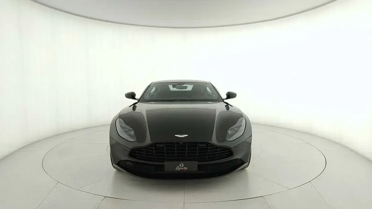 Usata Aston Martin DB11 510 CV (375 kW) 2022 Nero Coupé