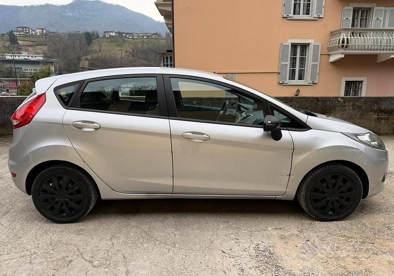 Usata Ford Fiesta 82 CV (60 kW) 2008 Grigio Utilitaria