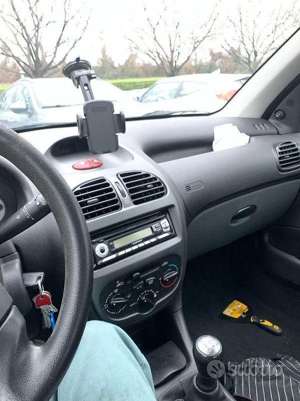 Usata Peugeot 206 75 CV (55 kW) 2005 Grigio Berlina