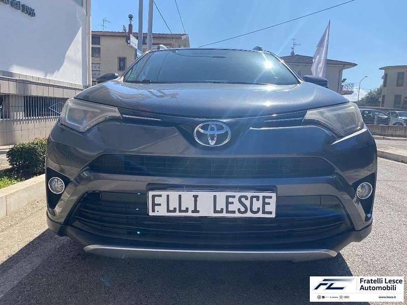 Usata Toyota RAV4 Lounge 143 CV (105 kW) 2016 Grigio SUV