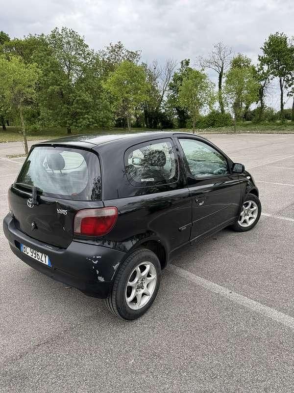 Usata Toyota Yaris 68 CV (50 kW) 1999 Utilitaria
