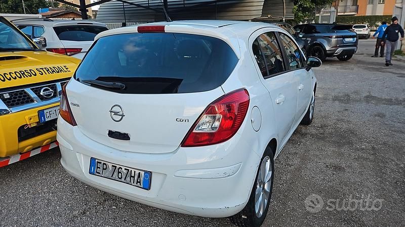 Usata Opel Corsa Cosmo 75 CV (55 kW) 2013 Bianco Utilitaria