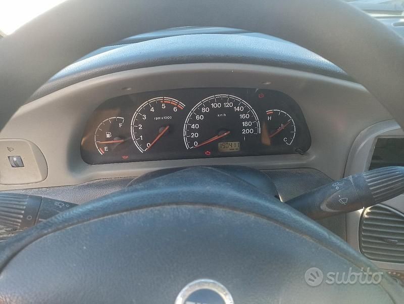 Begagnad Fiat Strada 60 HK (44 kW) 2004 Vit Pickup