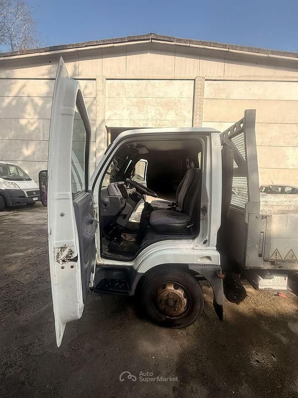Usata Nissan Cabstar 106 CV (77 kW) 2000 Bianco Pick-up