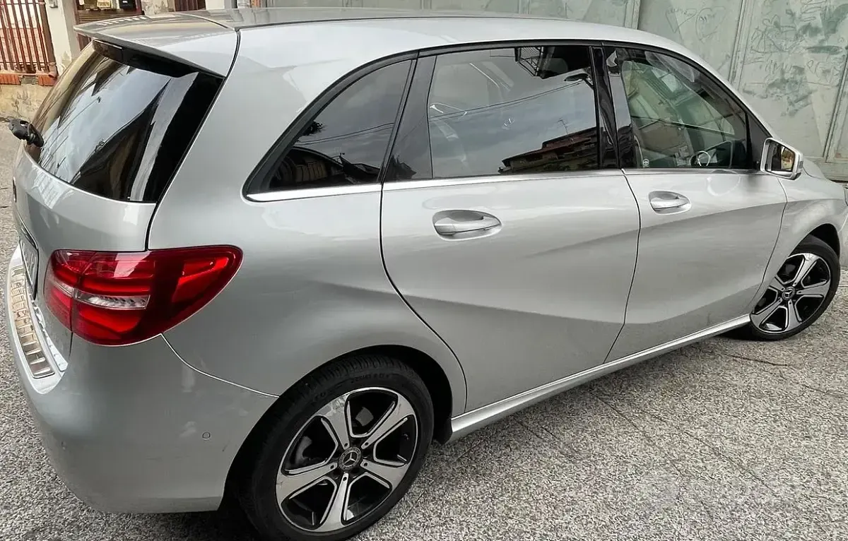 Käytetty Mercedes B180 109 HP (80 kW) 2018 Tila-auto