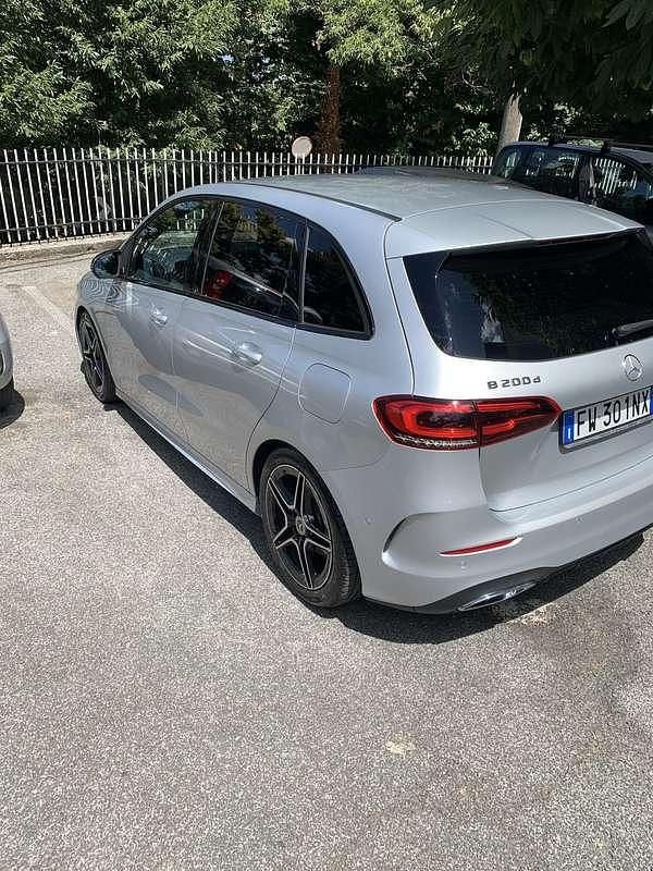 Usata Mercedes B200 150 CV (110 kW) 2019 Argento Monovolume