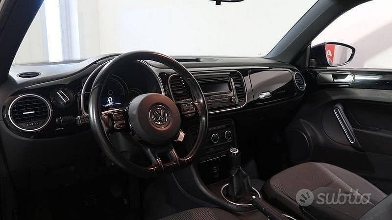 Usata VW Beetle Design 105 CV (77 kW) 2013 Nero Utilitaria