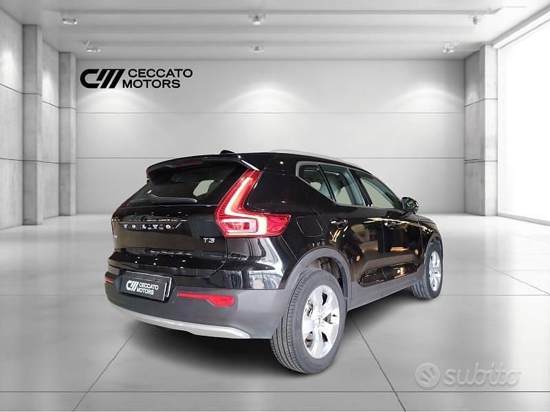 Usata Volvo XC40 Momentum 163 CV (119 kW) 2020 Nero SUV