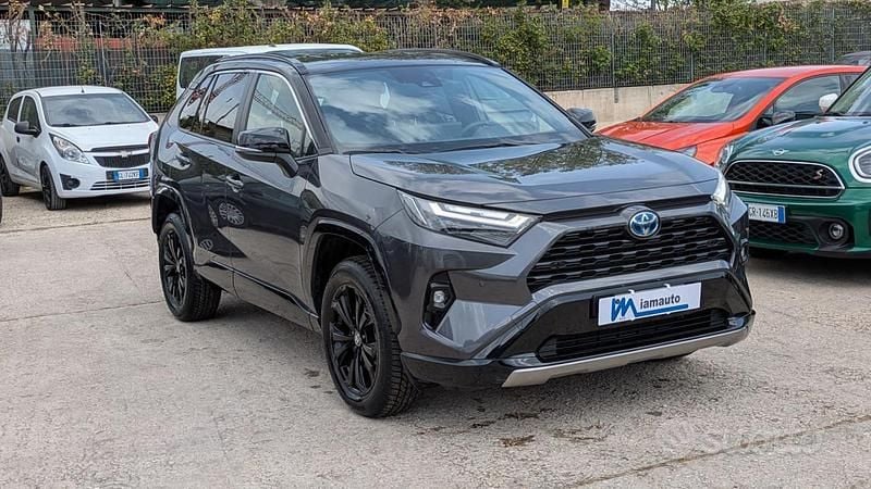 Usata Toyota RAV4 Hybrid Style 225 CV (165 kW) 2024 Grigio SUV