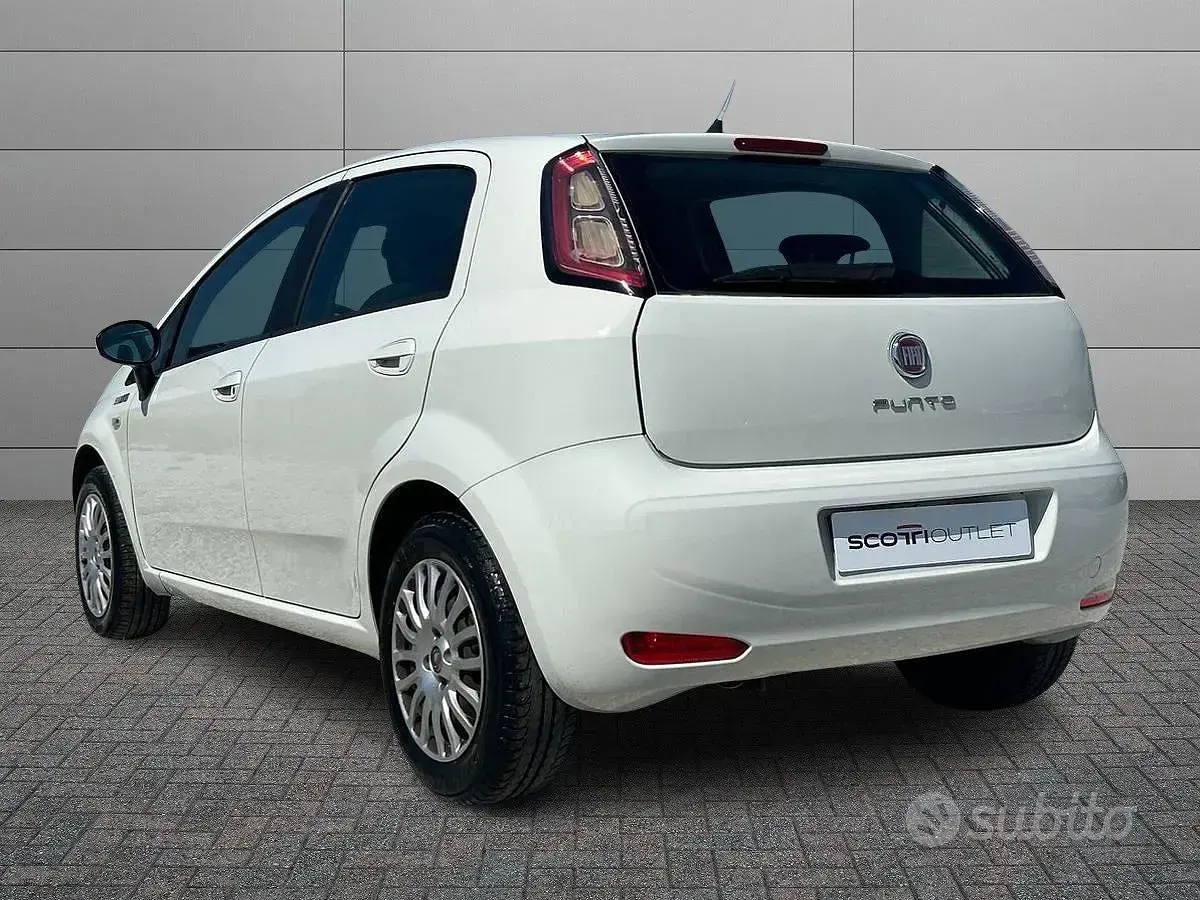 Usata Fiat Punto Street 69 CV (50 kW) 2014 Bianco Utilitaria