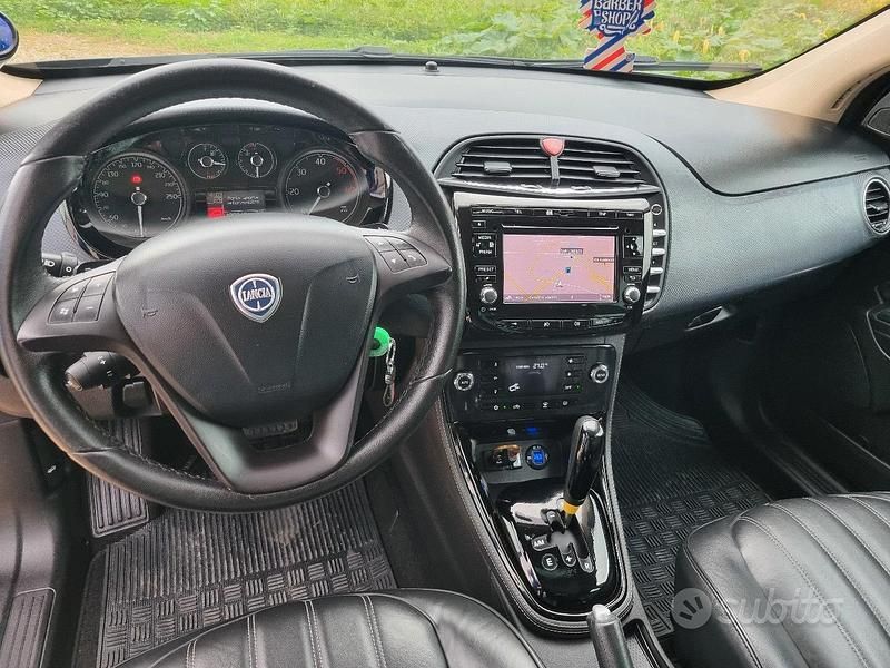 Usata Lancia Delta 120 CV (88 kW) 2011 Grigio Utilitaria