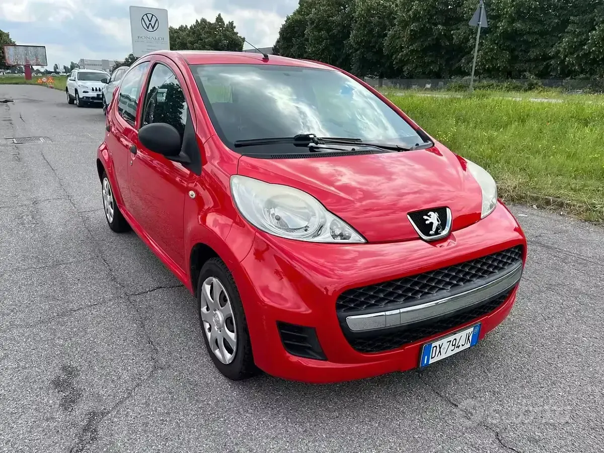 Usata Peugeot 107 68 CV (50 kW) 2009 Rosso Utilitaria