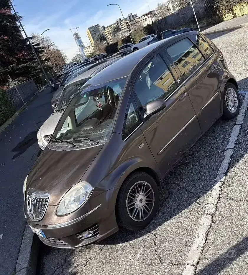 Usata Lancia Musa 77 CV (56 kW) 2010 Marrone Monovolume