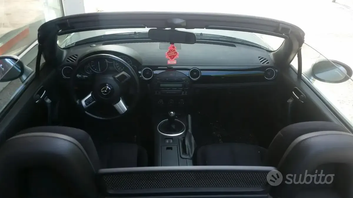 Usata Mazda MX5 126 CV (92 kW) 2006 Grigio Cabrio