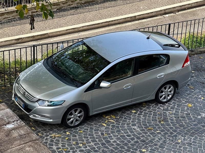 Grigio Usata 2009 Honda Insight Executive Due volumi | 5000 € - Immagine 1/4