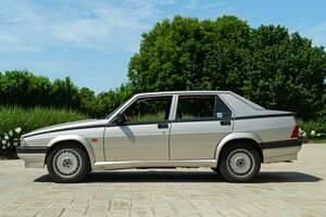 Usata Alfa Romeo 75 145 CV (106 kW) 1989 Argento Berlina