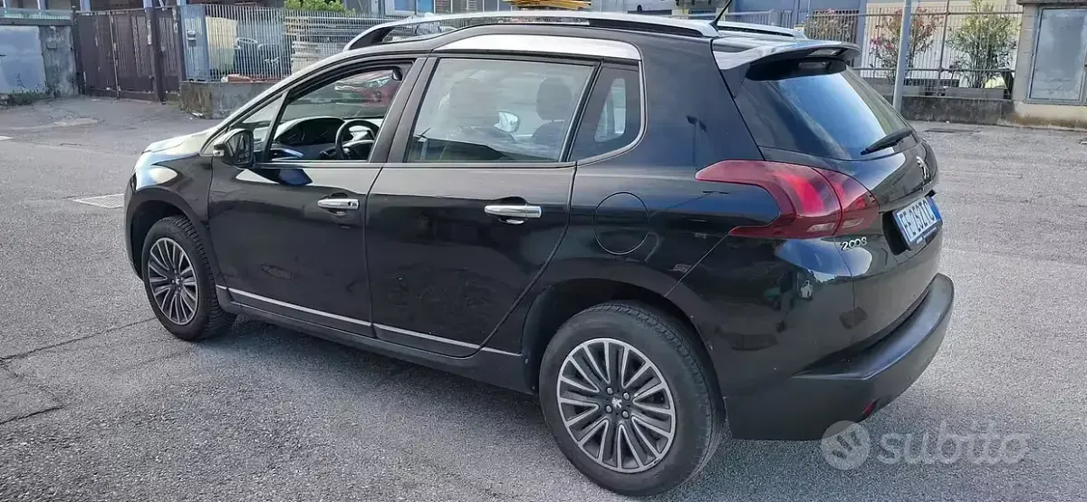 Usata Peugeot 2008 Active 82 CV (60 kW) 2016 Nero SUV