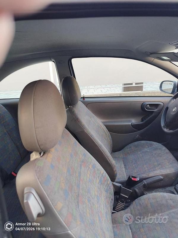 Usata Opel Corsa 58 CV (42 kW) 2001 Grigio Utilitaria