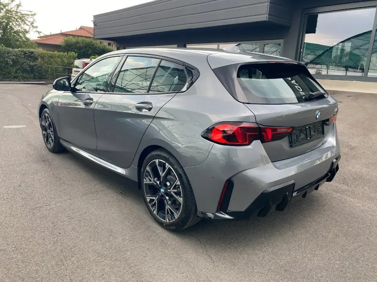 Usata BMW 118 Performance 150 CV (110 kW) 2025 Grigio Utilitaria
