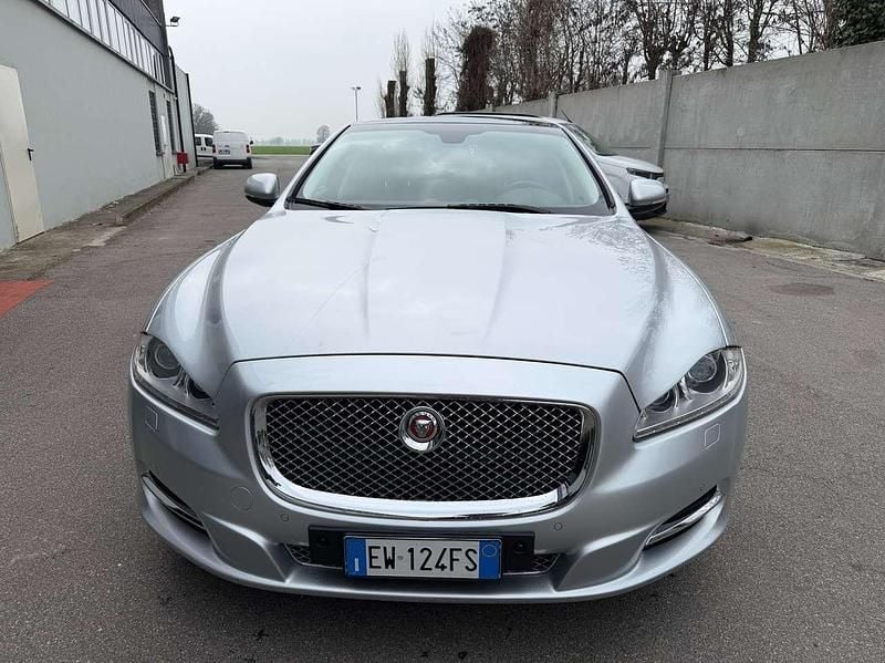 Usata Jaguar XJ Portfolio 275 CV (202 kW) 2014 Grigio Berlina