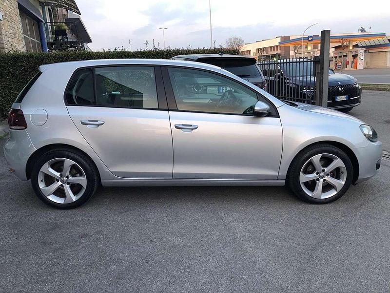 Usata VW Golf VI Comfortline 102 CV (75 kW) 2009 Argento Utilitaria