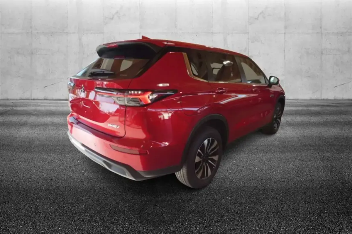 Nuova Mitsubishi Outlander P-HEV 224 CV (164 kW) 2026 Rosso Station wagon