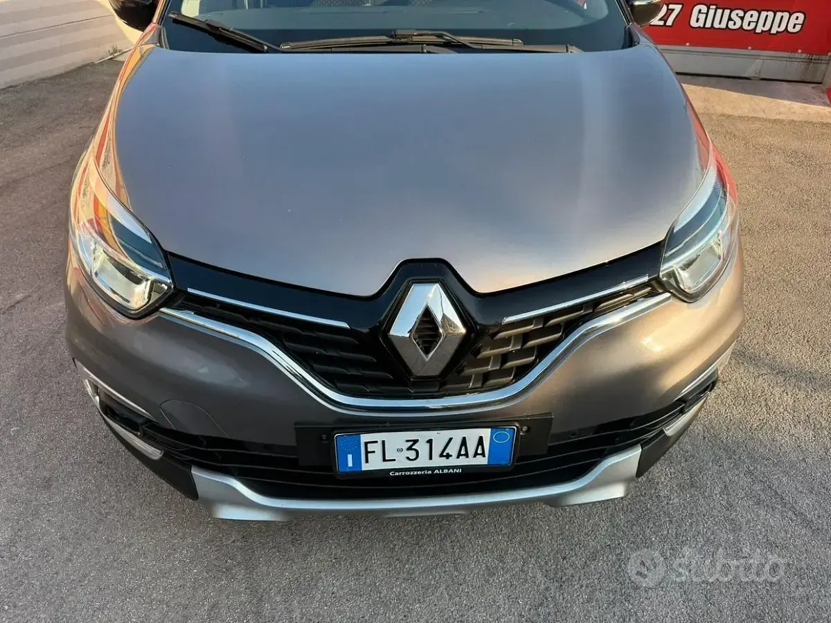 Usata Renault Captur Initiale Paris 110 CV (80 kW) 2017 Grigio SUV