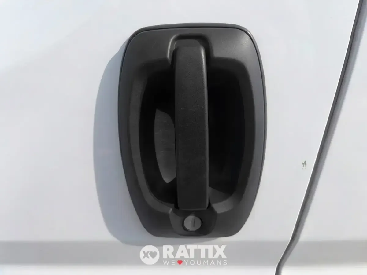 Usata Peugeot Boxer 140 CV (102 kW) 2024 Kaolin white Furgone