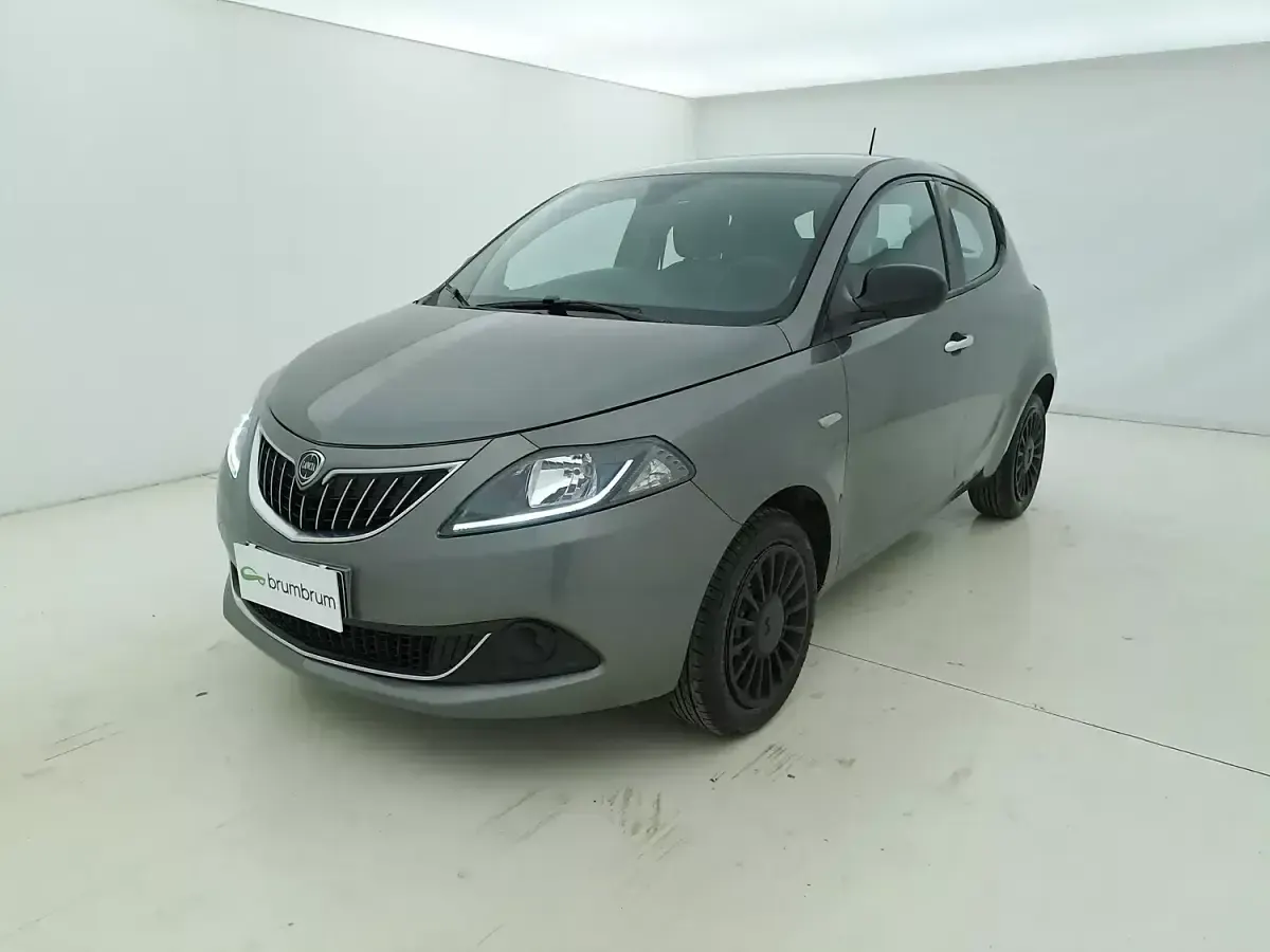 Usata Lancia Ypsilon Silver 70 CV (51 kW) 2022 Grigiogrigio Utilitaria
