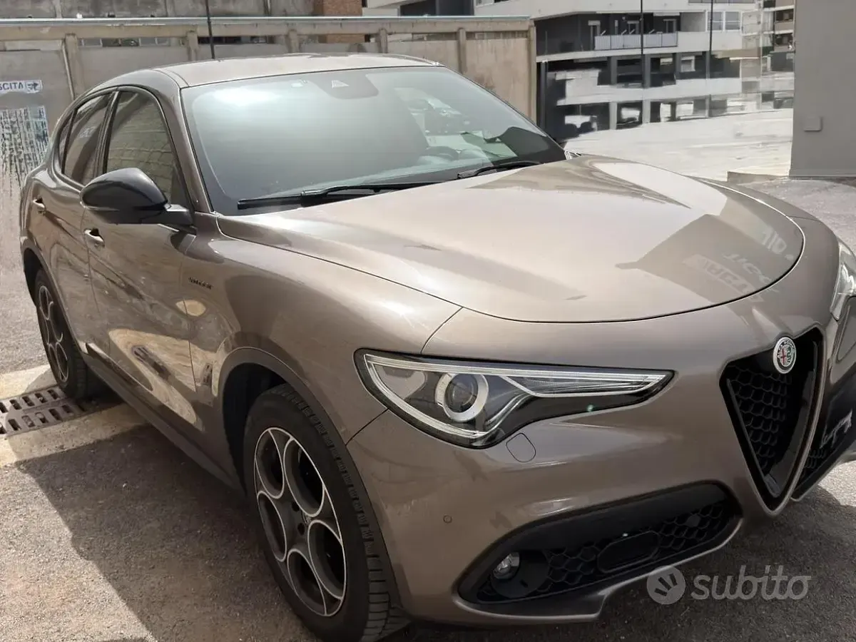 Usata Alfa Romeo Stelvio 190 CV (139 kW) 2018 Grigio SUV